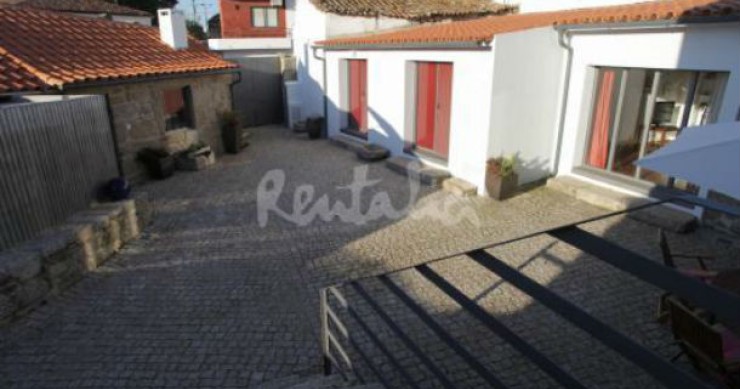 casas de fim-de-semana: passado de pedra e linhas modernas em paisagem de montanhas (fotos)