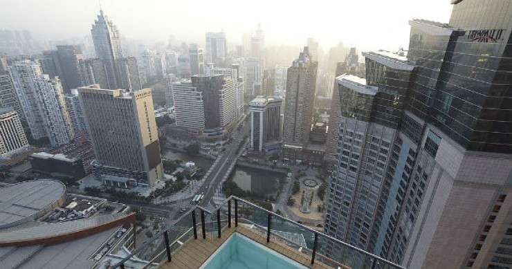 casas de sonho: penthouse com piscina no terraço e com vista para shenzhen, china (fotos)