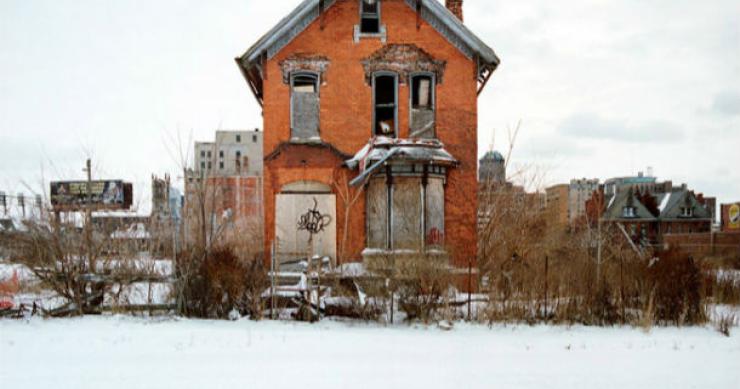uma das 100 casas abandonadas fotografadas por kevin bauman casas de fim-de-semana: um oásis com jardim e piscina em pleno bairro alto lisboeta (fotos)