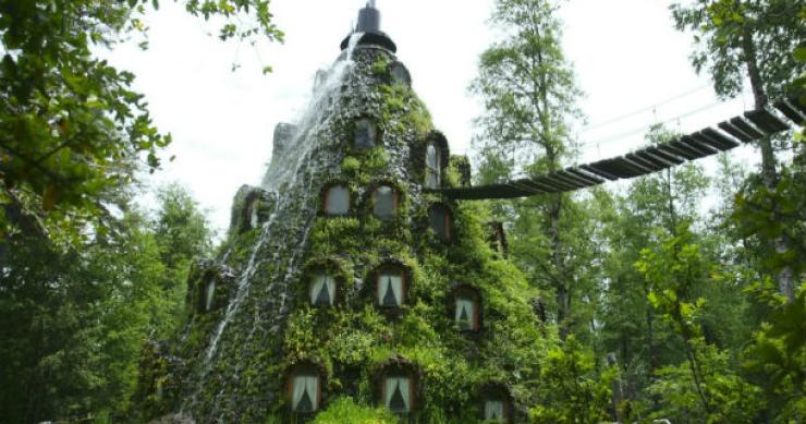 vista panorâmica para o hotel montaña mágica lodge hotel no chile: dormir dentro de uma “montanha mágica” (fotos)