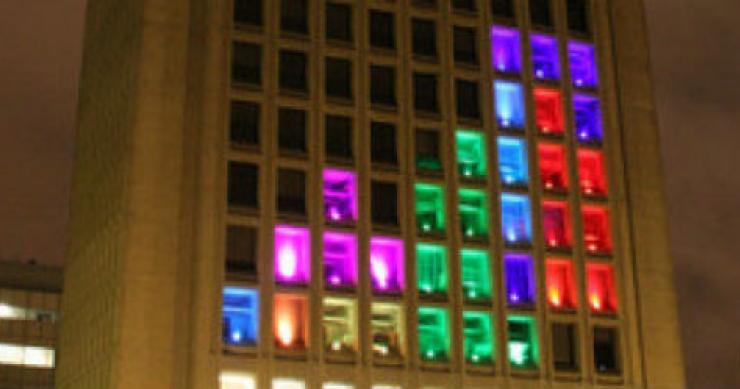 estudantes jogam tetris num prédio dos eua (vídeo)