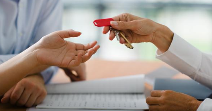 em causa está a negociação falhada entre senhorio e inquilino para a actualização da renda os proprietários devem estar presentes nas visitas de potenciais compradores?