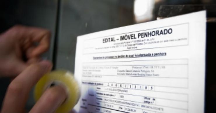 em causa está a necessidade de salvaguardar “a dignidade da pessoa e o seu direito à habitação” é preciso “plano de emergência” para despejos, dizem solicitadores