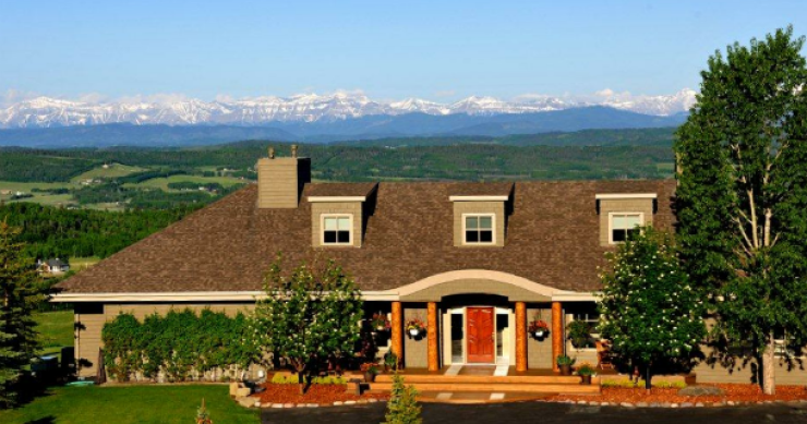 vista geral da casa de sonho desta semana, localizada na província canadiana alberta casas de sonho: contemplar a natureza num rancho canadiano (fotos)