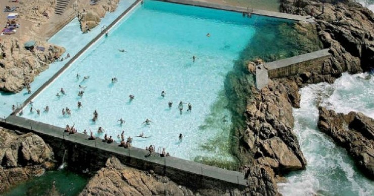 a piscina das marés, em leça da palmeira, foi concebida por siza vieira fotos: público/fugas mergulhar numa piscina que é monumento nacional (fotos)