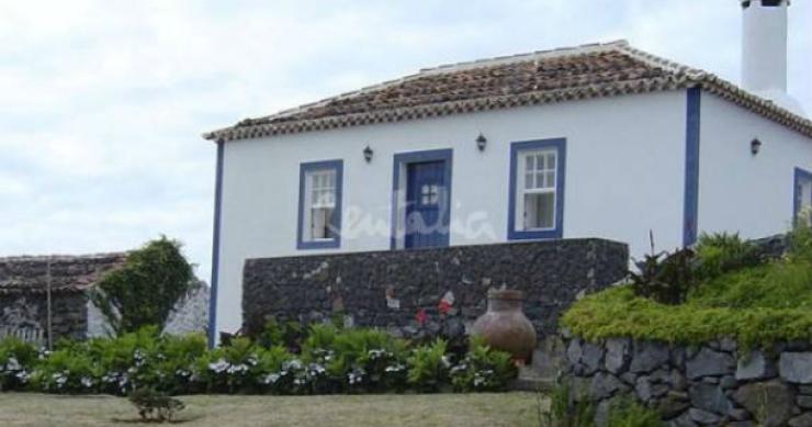casas de fim-de-semana: refúgio para dois nos açores (fotos)