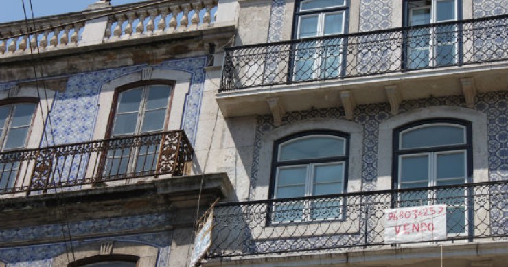 crédito à habitação, construção e actividades imobiliárias têm 7,49 mil milhões de euros em incumprimento quase 500 mil casas já foram avaliadas pelo fisco