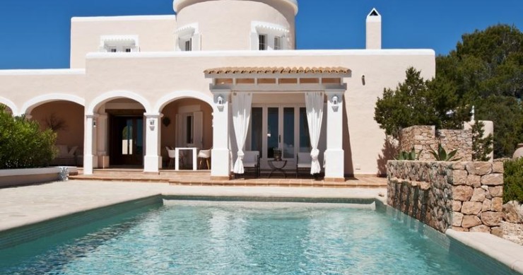 casas de sonho: jardim mediterrânico e vista para o mar de formentera (fotos)