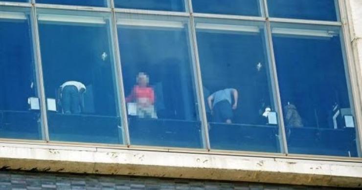 hotel de nova iorque tem casas de banho à vista (vídeo)