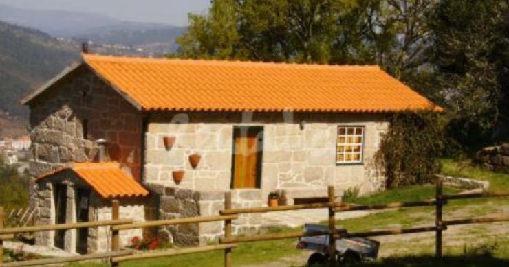 casas de fim-de-semana: dormir numa casa de pedra rodeada de natureza (fotos)