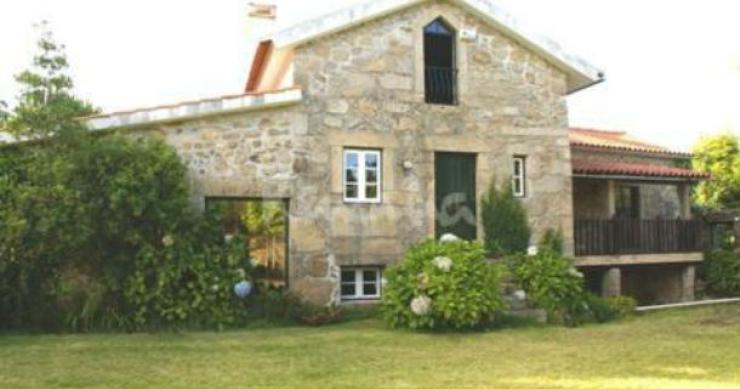 a casa tem quatro quartos e está localizada a 500 metros do rio e a 15 km da praia casas de fim-de-semana: mergulhar em portalegre de olhos postos em espanha (fotos)