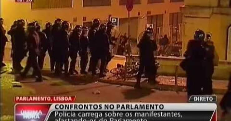 14 de novembro: confrontos em frente ao parlamento (vídeo e fotos)