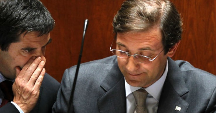 vítor gaspar e passos coelho marcaram presença no parlamento para a votação final do oe 2013 maioria aprova orçamento do estado para 2013