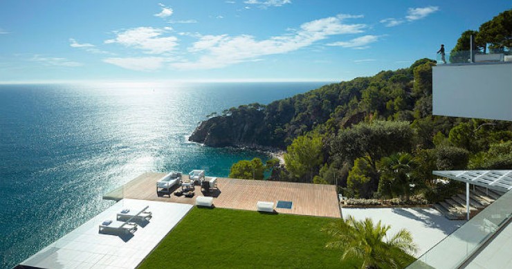 a casa está localizada em tossa de mar, na província de girona, catalunha Casas de sonho: “villa” de luxo na Catalunha com vista para o mar mediterrâneo (fotos)