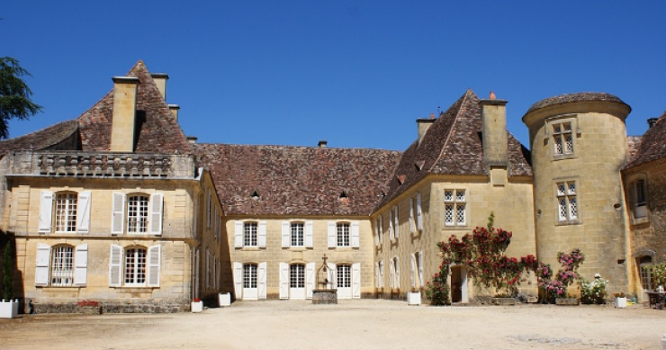o castelo está localizado em dordonha e foi reconstruído no século xviii casas de sonho: desfrutar do conforto de um castelo do século xvii em frança (fotos)