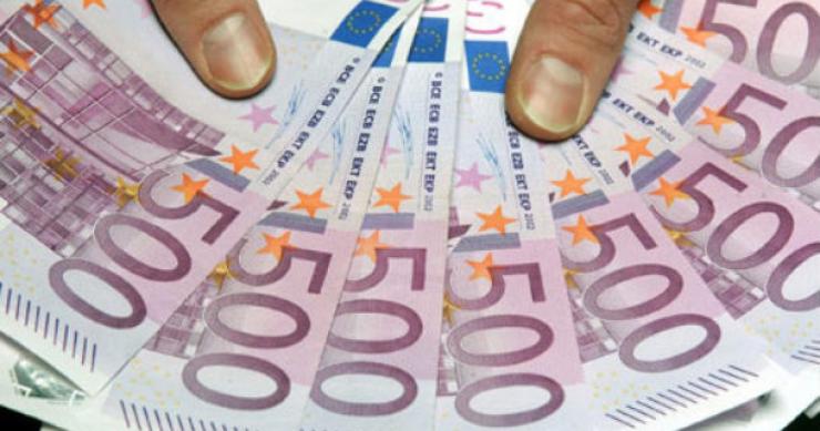 oe 2013 estipula que a ces seja paga por reformados a partir dos 1.350 euros juros da dívida custarão 732 euros a cada português em 2014