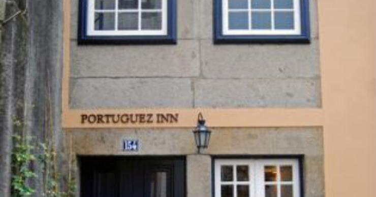 a pensão tem capacidade para receber até quatro hóspedes (fotos: portuguez inn) “a pensão mais pequena do mundo” encontra-se em braga