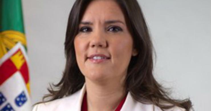 assunção cristas, ministra da educação governo cria comissão para acompanhar aumento de rendas (vídeo)