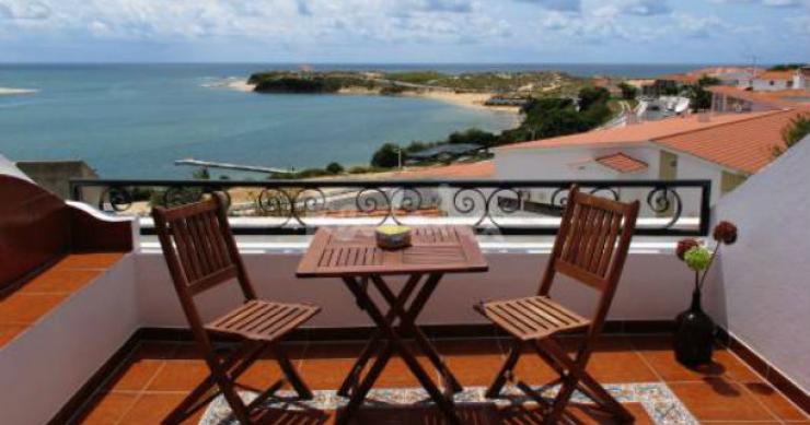 da varanda, a vista sobre a foz do rio mira é soberba uma casa para arrendar por…120.000 euros por mês em manhattan (fotos)