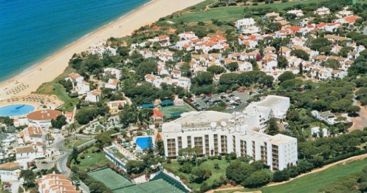 vista aérea do hotel dona filipa, em vale de lobo, do qual mohamed jaber é proprietário milionário saudita quer abrir mais hotéis de luxo em portugal