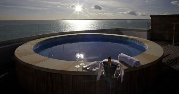 o hotel está localizado em portsmouth e dispõe de piscina, sauna e spa spintbank fort: de fortaleza militar a alojamento exclusivo no mar em inglaterra (fotos)