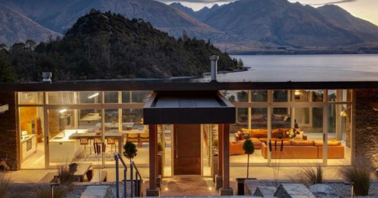 casas de sonho: mansão transparente com vista para o lago wakatipu, na nova zelândia (fotos) 