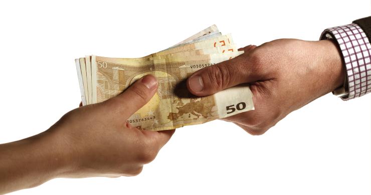 crise financeira e mais impostos são factores que fazem aumentar vendas e serviços sem facturas função pública com duplo corte nos salários