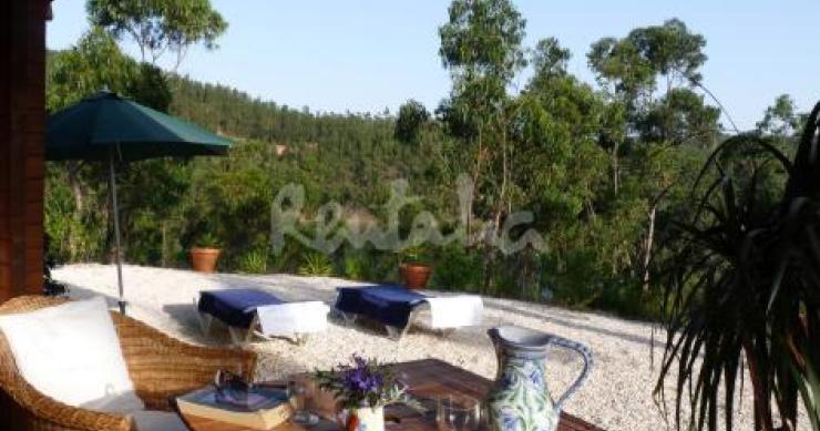 casas de fim-de-semana: refúgio de madeira entre o lago e a montanha (fotos)
