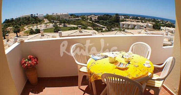 casas de fim-de-semana: vista para o mar num terraço a 800 metros da praia (fotos)