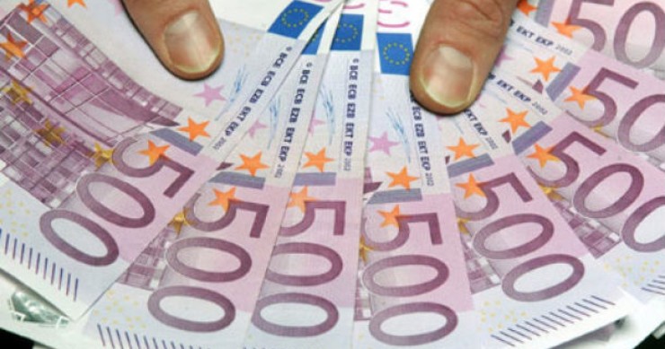 desde 2011 que o salário mínimo nacional está estagnado nos 485 euros subsídio de férias já não vai ser pago em junho