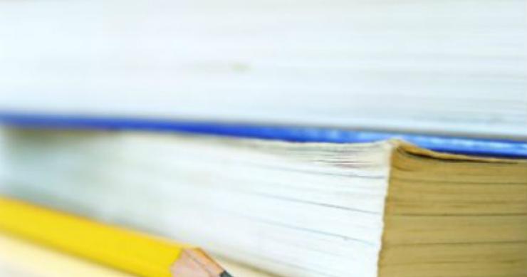 preço dos livros aumentou 2,6% face ano lectivo 2012/2013 livros escolares estão mais caros e ultrapassam os 250 euros