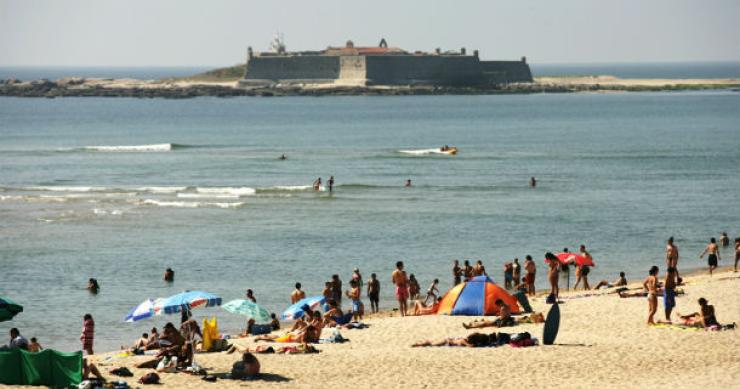 praia de moledo moledo, a aldeia escolhida pelos nortenhos para terem casa de férias