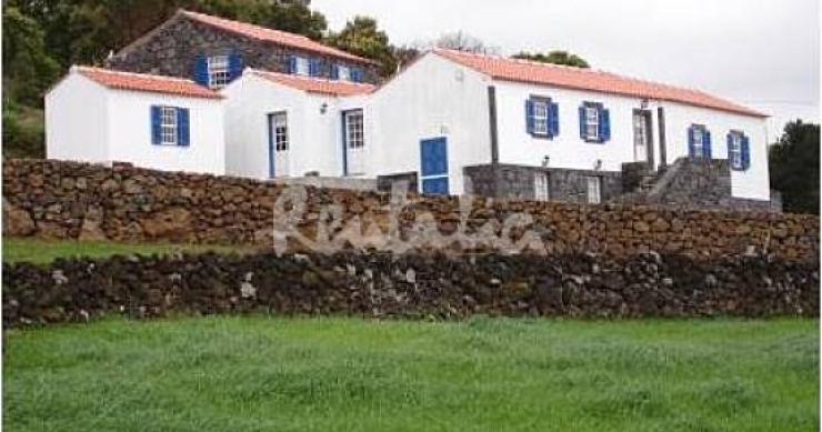 casas de fim-de-semana: refúgio rural a ver o mar na ilha do pico, açores (fotos)