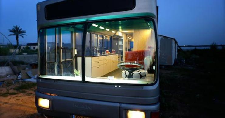 a transformação de um velho autocarro numa casa "retro" (fotos)