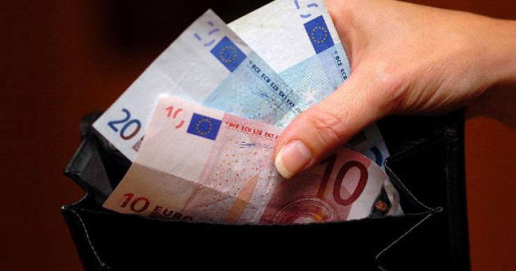 agora o valor de compras necessário para chegar à dedução de 250 euros passa para 8913 euros impostos: nove em cada dez euros destinam-se a salários e prestações sociais