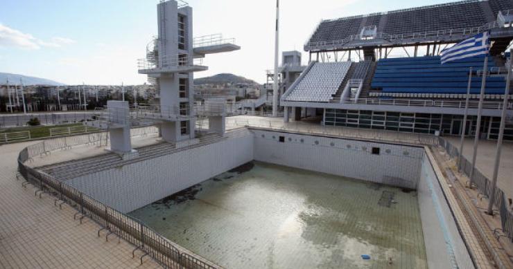 a piscina olímpica nos jogos olímpicos de atenas 2004 depois dos jogos, a ruína. 10 exemplos de aldeias olímpicas ao abandono (fotos)