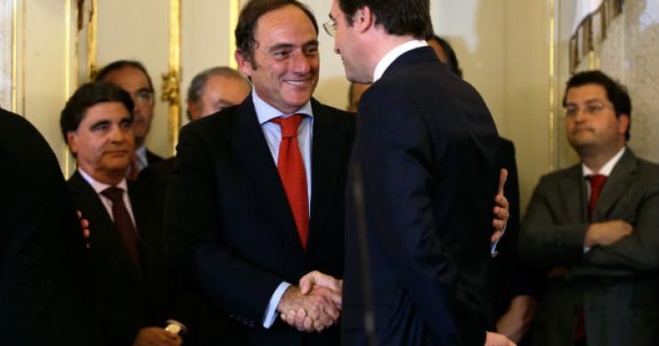 paulo portas e passos coelho vão reunir-se com troika mais intensamente após as autárquicas governo e troika já começaram a preparar o pós-troika