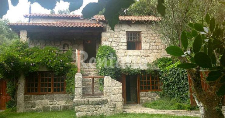 Casas de fim de semana: dormir numa casa de pedra em pleno Gerês (fotos)