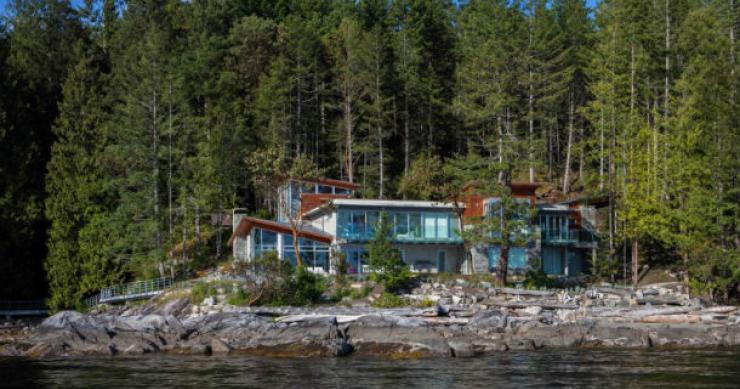 casas de sonho: refúgio rural “perdido” numa baía canadiana (fotos) 