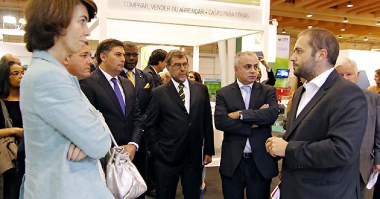manuel salgado (ao centro) representou a câmara municipal de lisboa na abertura do sil 2013 sil arranca sem antónio costa