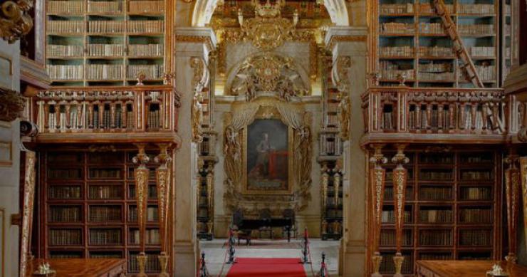 A Biblioteca Joanina, em Coimbra, lidera a lista Duas bibliotecas portuguesas entre as mais bonitas do mundo