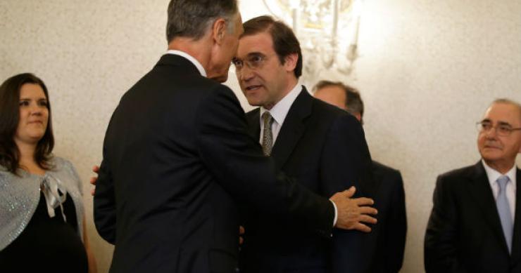 Cavaco Silva admite deixar o oe2013 entrar em vigor em janeiro e só depois pedir uma análise ao TC Oposição acusa Cavaco de estar “alinhado” com o Governo