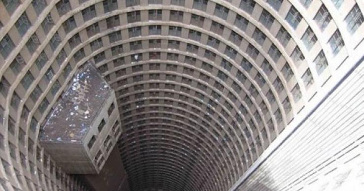 Viagem ao Ponte City, o arranha-céus mais alto e decadente de África (vídeo e fotos)