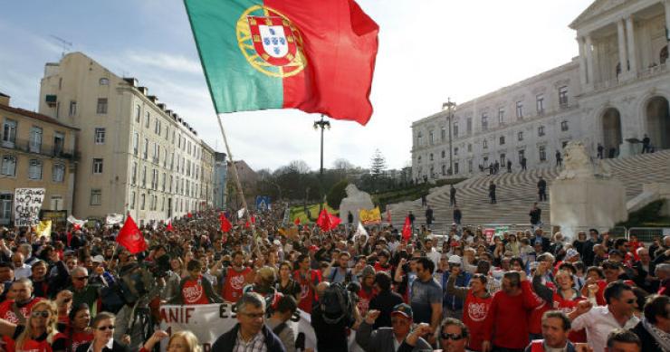 Protestos em dia de aprovação do Orçamento