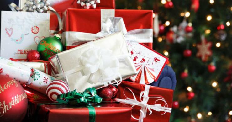 Portugueses querem gastar menos 40% face a 2011, ano da chegada da troika. Portugueses só vão gastar 114 euros em prendas de Natal