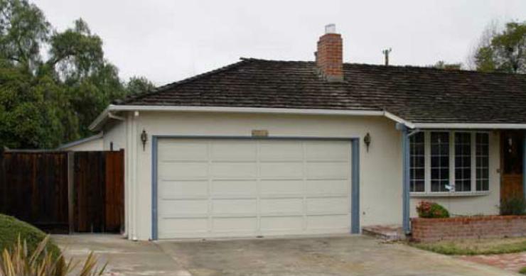 Nesta garagem foram construídos os primeiros computadores Apple (foto: allaboutstevejobs.com) Casa onde Steve Jobs criou a Apple considerada monumento histórico