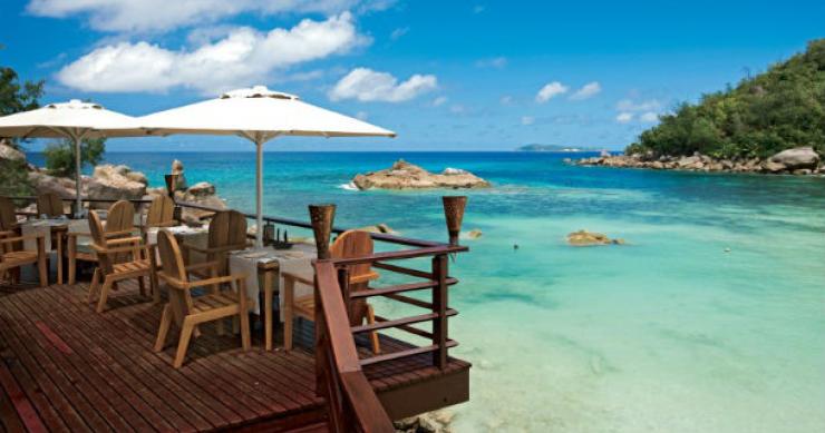 O hotel combina o estilo rústico com o moderno e dispõe de piscinas de horizonte infinito. Constance Lémuria Seychelles: Mergulhar nas águas cristalinas das paradisíacas Ilhas Seychelles (fotos)