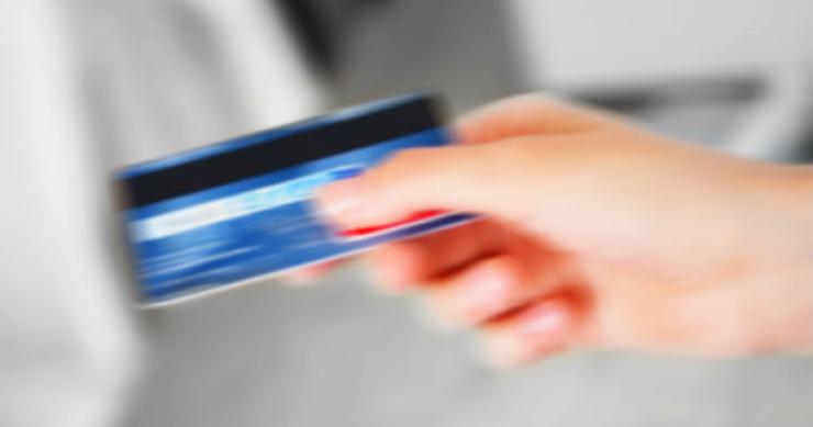 As compras pagas através de Multibanco foram de 30,3 milhões na última semana de Novembro FMI diz que portugueses consomem mais do que devem