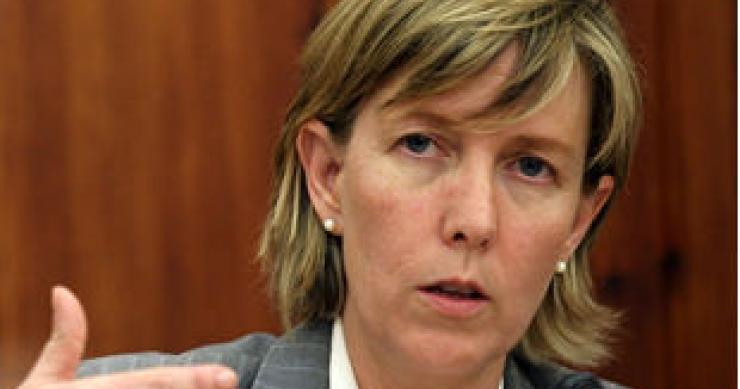 Maria Luís Albuequerque, Ministra das Finanças troika dá nota positiva mas austeridade é para manter