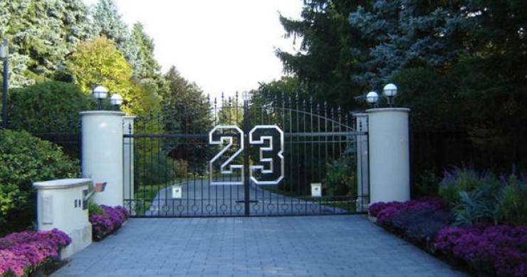 Casa de Michael Jordan em Chicago volta a estar à venda (fotos)